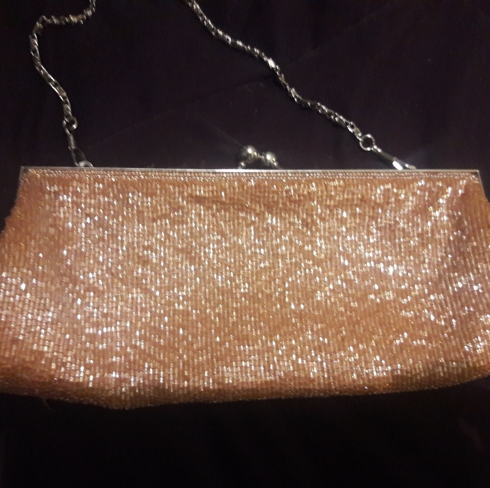GORGEOUS Little gold beaded clutch w/metal clasp